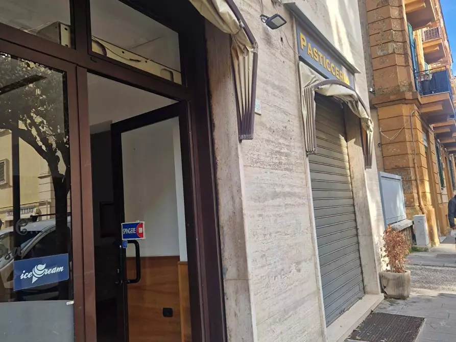 Immagine 8 di Locale commerciale in affitto  in corso europa a Avellino