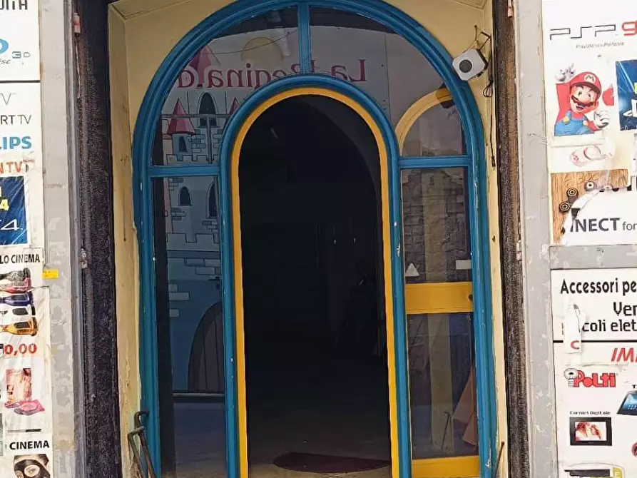 Immagine 1 di Locale commerciale in vendita  in Corso Vittorio Emanuele 231 a Nocera Inferiore