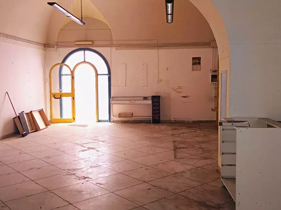 Immagine 2 di Locale commerciale in vendita  in Corso Vittorio Emanuele 231 a Nocera Inferiore