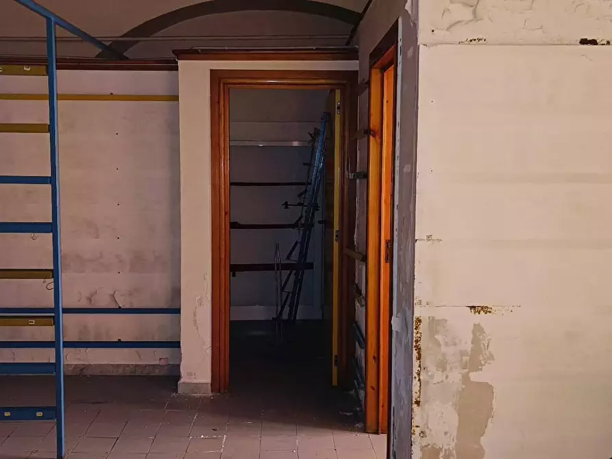 Immagine 3 di Locale commerciale in vendita  in Corso Vittorio Emanuele 231 a Nocera Inferiore