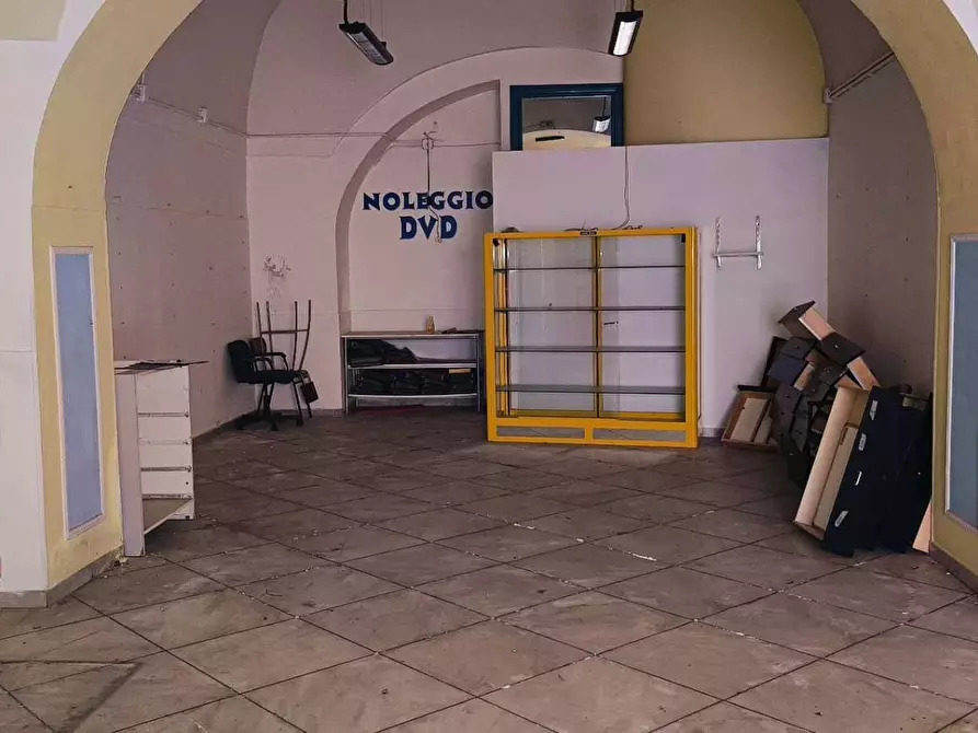 Immagine 6 di Locale commerciale in vendita  in Corso Vittorio Emanuele 231 a Nocera Inferiore