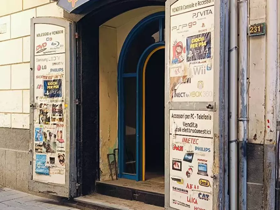 Immagine 9 di Locale commerciale in vendita  in Corso Vittorio Emanuele 231 a Nocera Inferiore