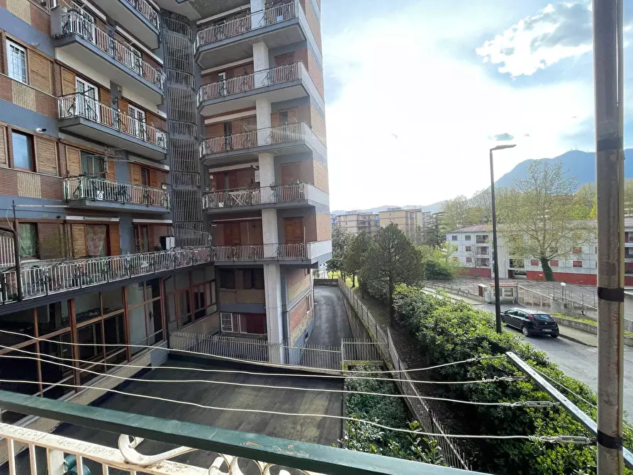 Immagine 22 di Appartamento in vendita  in via giordano a Avellino