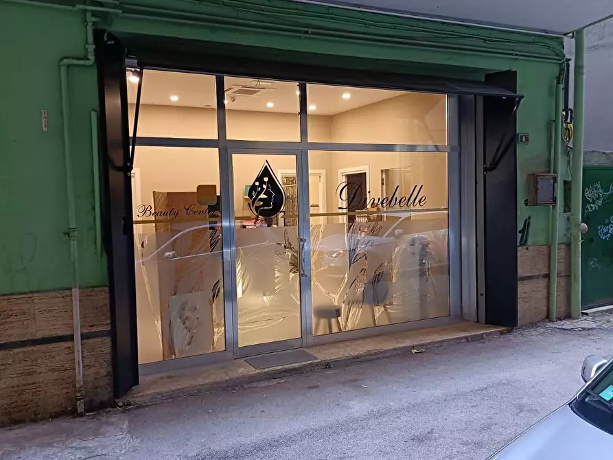 Immagine 3 di Locale commerciale in vendita  in Via Gerardo Nobile 8 a Nocera Inferiore