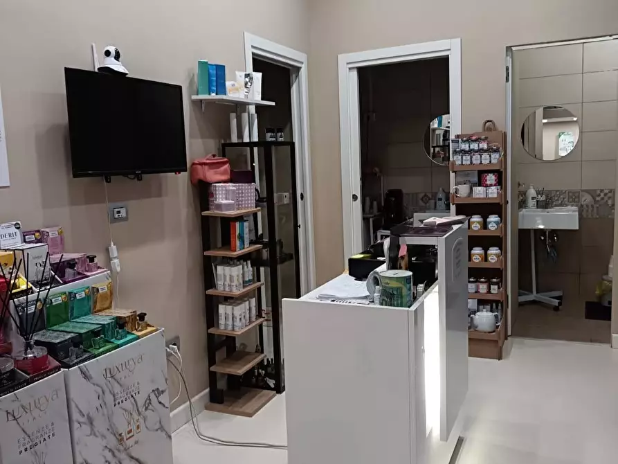 Immagine 4 di Locale commerciale in vendita  in Via Gerardo Nobile 8 a Nocera Inferiore