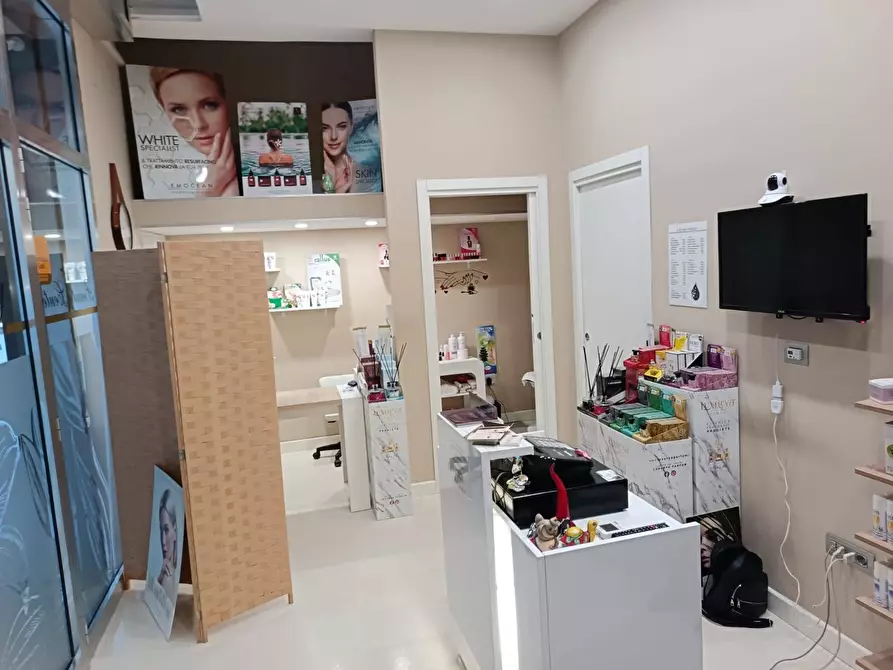 Immagine 5 di Locale commerciale in vendita  in Via Gerardo Nobile 8 a Nocera Inferiore