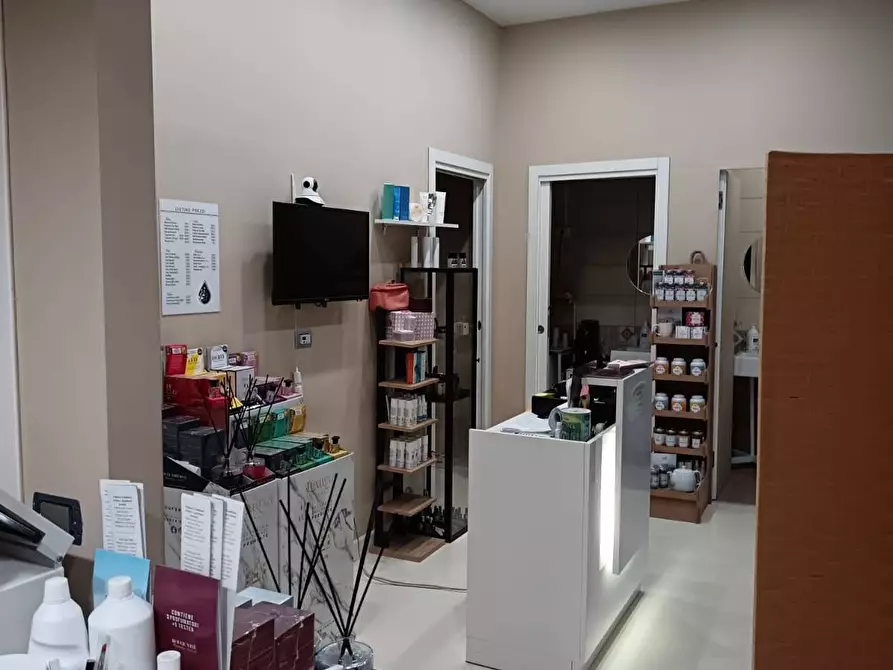 Immagine 6 di Locale commerciale in vendita  in Via Gerardo Nobile 8 a Nocera Inferiore