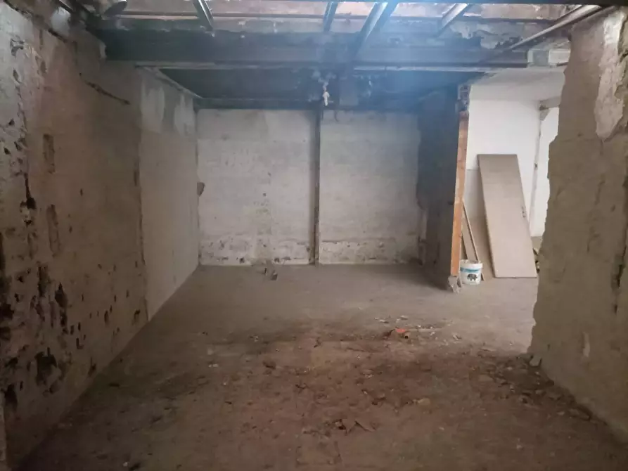 Immagine 14 di Locale commerciale in affitto  in Via A. Barbarulo 71 a Nocera Inferiore