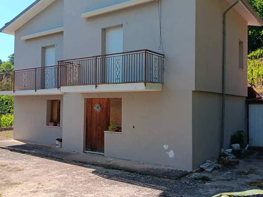 Immagine 1 di Casa indipendente in vendita  in contrada bosco a Capriglia Irpina