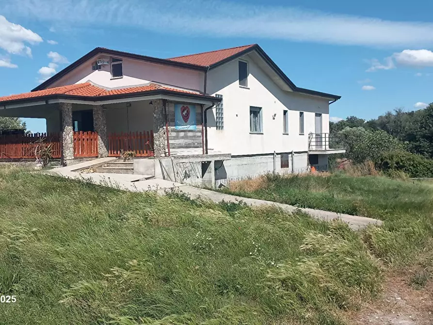 casa indipendente in vendita a Serre