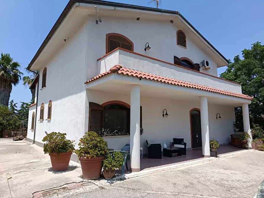 Immagine 1 di Villa in vendita  in via Olpanno 7 a Capaccio Paestum