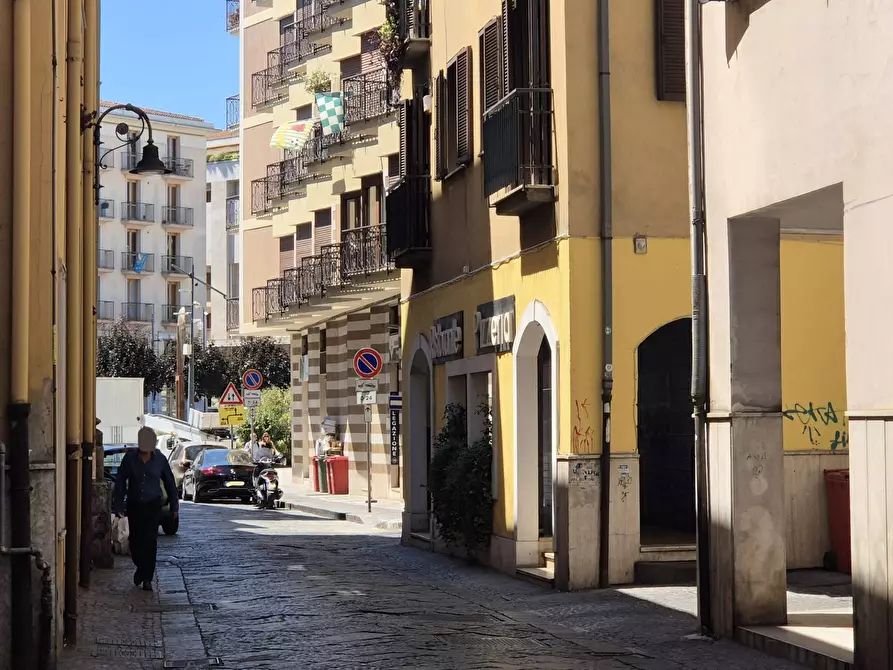 Immagine 2 di Locale commerciale in vendita  in via trinità a Avellino