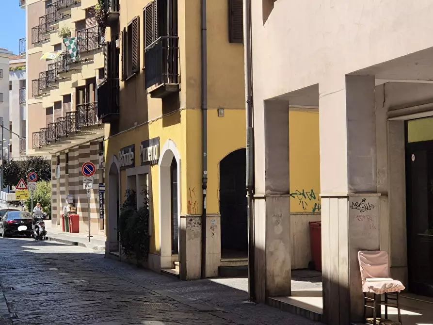 Immagine 3 di Locale commerciale in vendita  in via trinità a Avellino