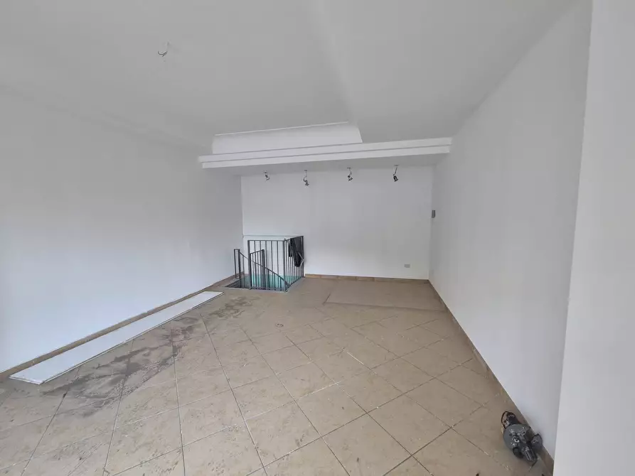 Immagine 3 di Locale commerciale in vendita  in piazza del popolo a Avellino