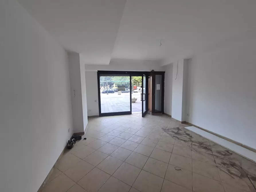 Immagine 4 di Locale commerciale in vendita  in piazza del popolo a Avellino