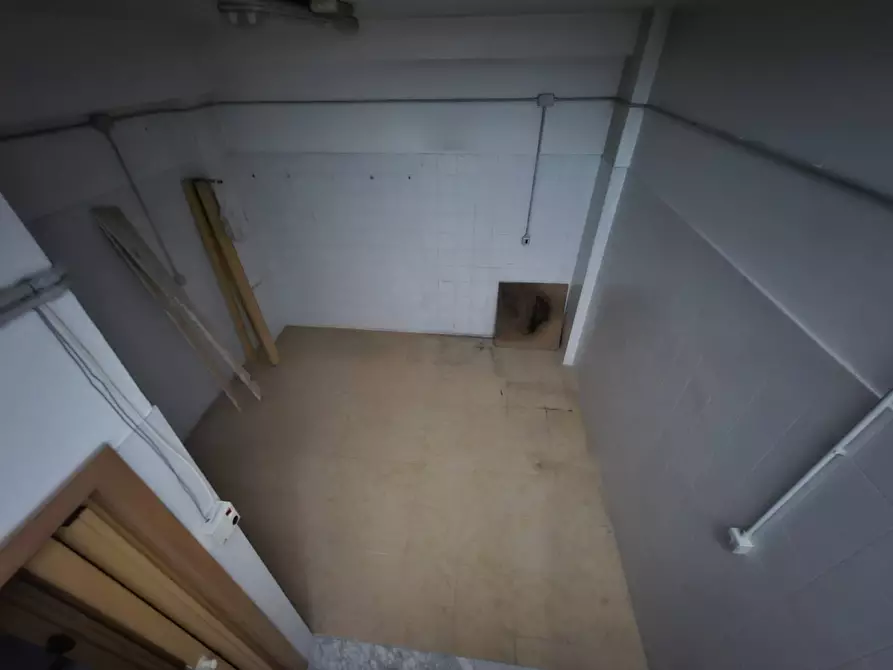 Immagine 6 di Locale commerciale in vendita  in piazza del popolo a Avellino