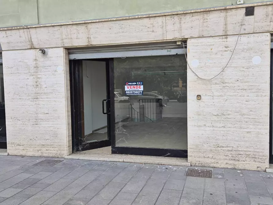 Immagine 8 di Locale commerciale in vendita  in piazza del popolo a Avellino
