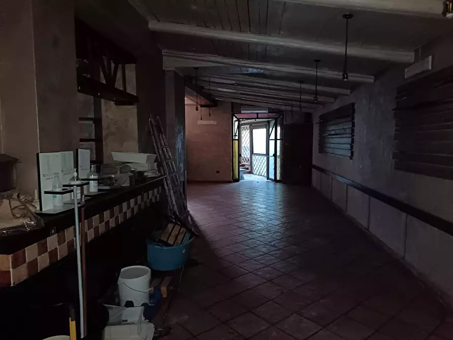 Immagine 3 di Locale commerciale in vendita  in VIA ISAIA GABOLA 39 a Nocera Inferiore