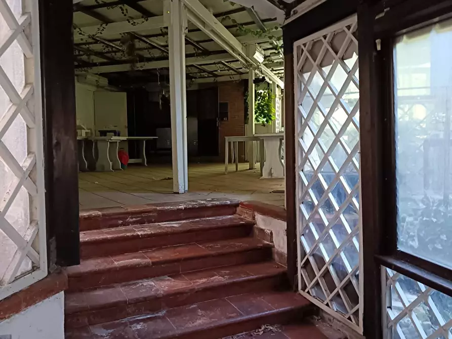 Immagine 4 di Locale commerciale in vendita  in VIA ISAIA GABOLA 39 a Nocera Inferiore