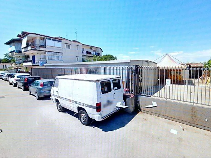 Immagine 2 di Locale commerciale in vendita  in Via Morandi 10 a Calvizzano