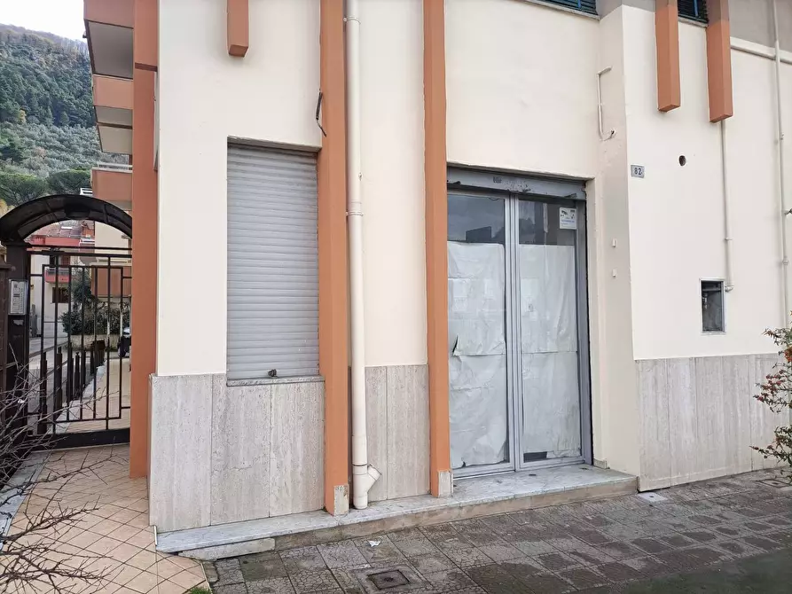 Immagine 2 di Locale commerciale in vendita  in via della Libertà 82 a Roccapiemonte