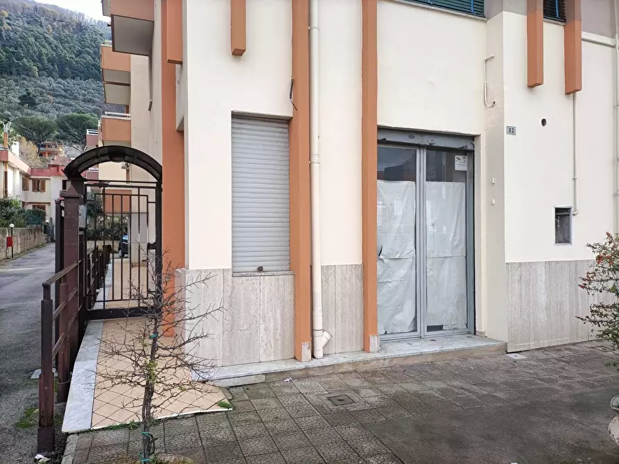 Immagine 9 di Locale commerciale in vendita  in via della Libertà 82 a Roccapiemonte