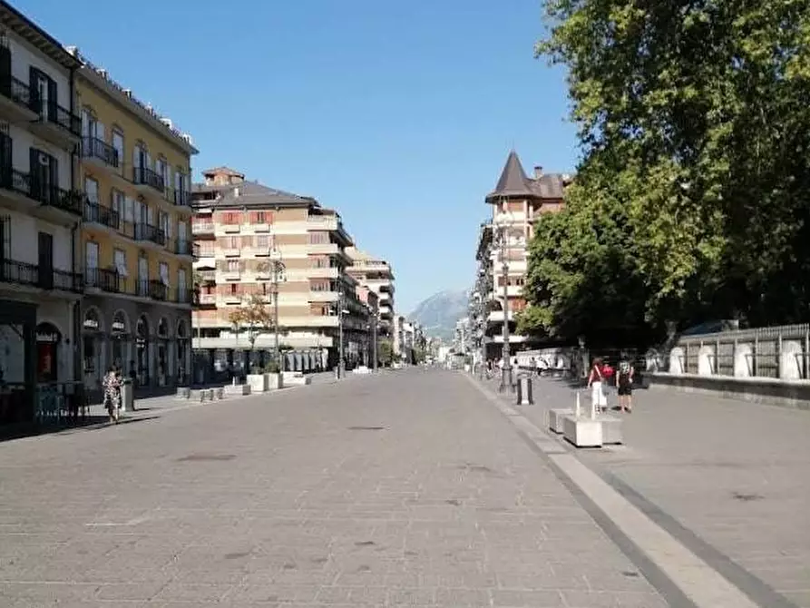 Immagine 2 di Locale commerciale in vendita  in corso vittorio emanuele 223 a Avellino