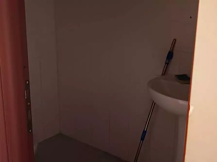 Immagine 8 di Locale commerciale in affitto  in via Castaldo 26 a Nocera Inferiore