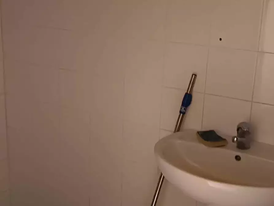 Immagine 9 di Locale commerciale in affitto  in via Castaldo 26 a Nocera Inferiore