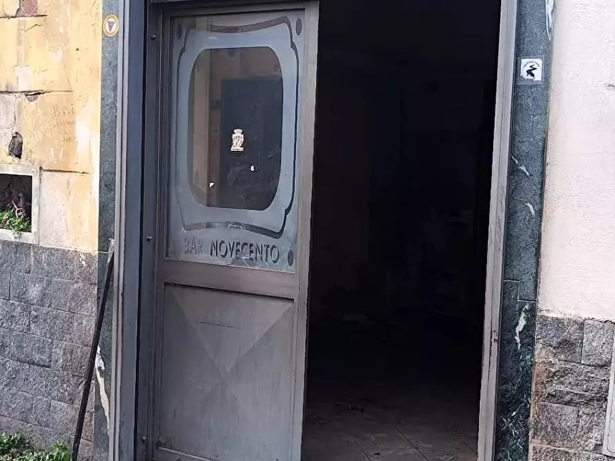 Immagine 1 di Locale commerciale in vendita  in via Castaldo a Nocera Inferiore