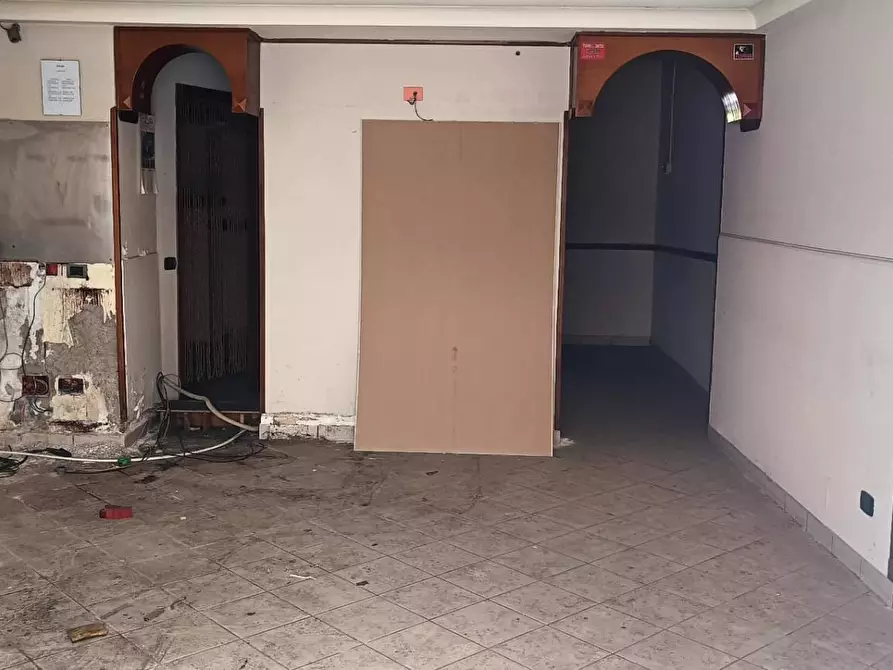Immagine 3 di Locale commerciale in vendita  in via Castaldo a Nocera Inferiore