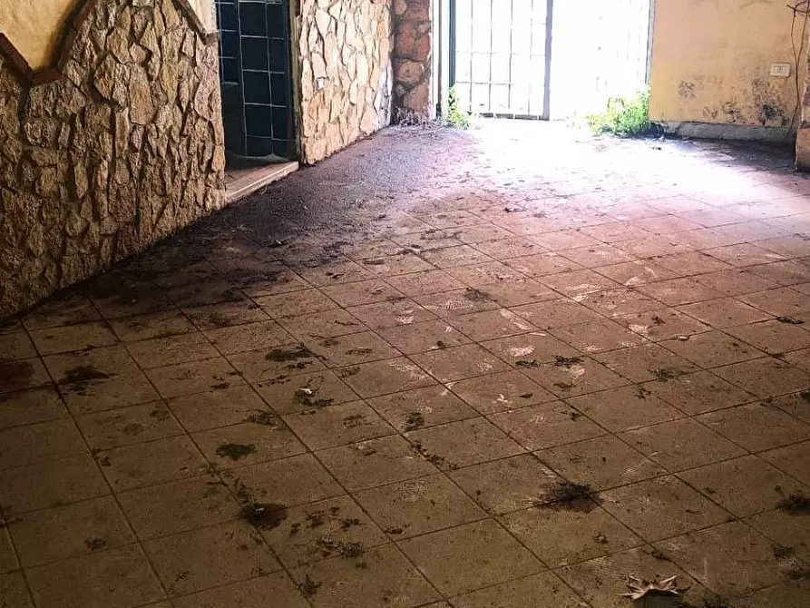 Immagine 4 di Locale commerciale in vendita  in via Castaldo a Nocera Inferiore