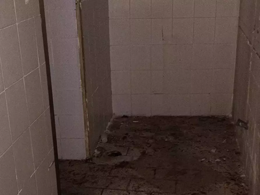 Immagine 6 di Locale commerciale in vendita  in via Castaldo a Nocera Inferiore