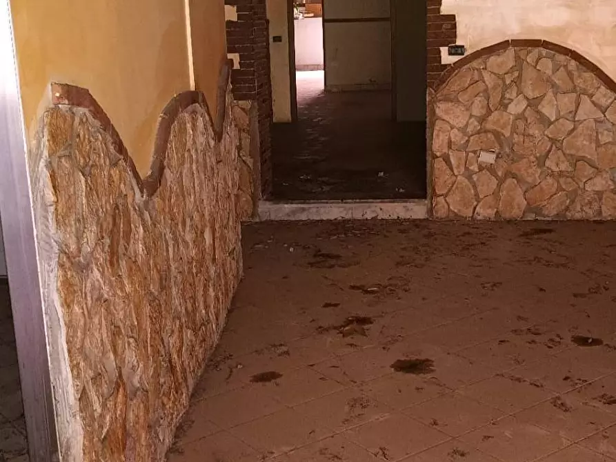 Immagine 8 di Locale commerciale in vendita  in via Castaldo a Nocera Inferiore