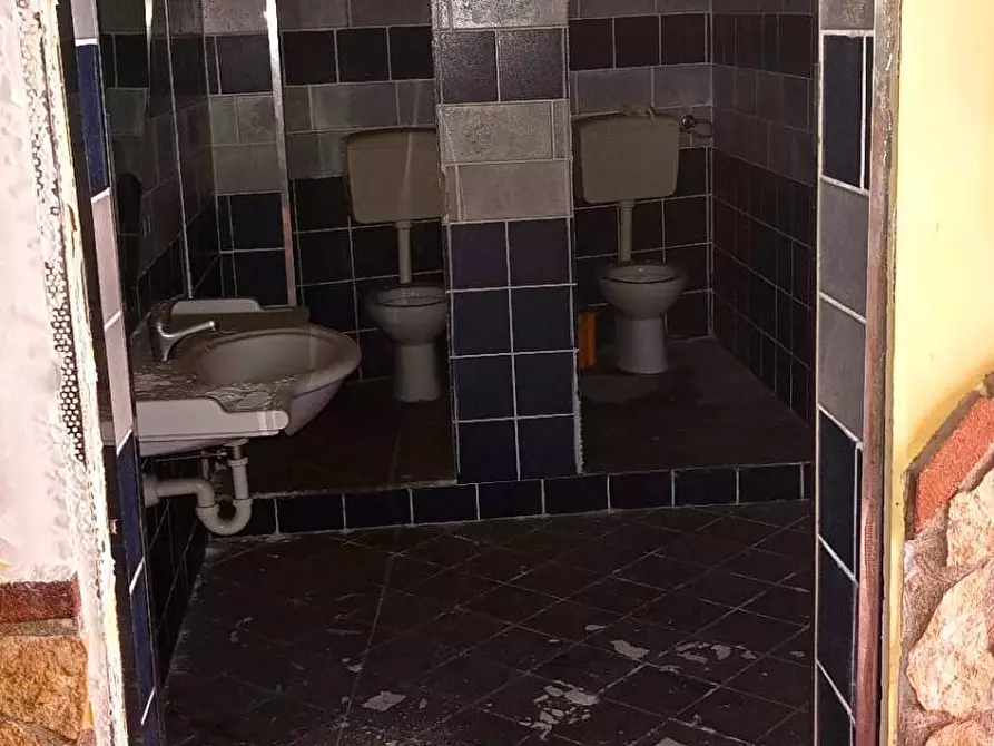 Immagine 9 di Locale commerciale in vendita  in via Castaldo a Nocera Inferiore