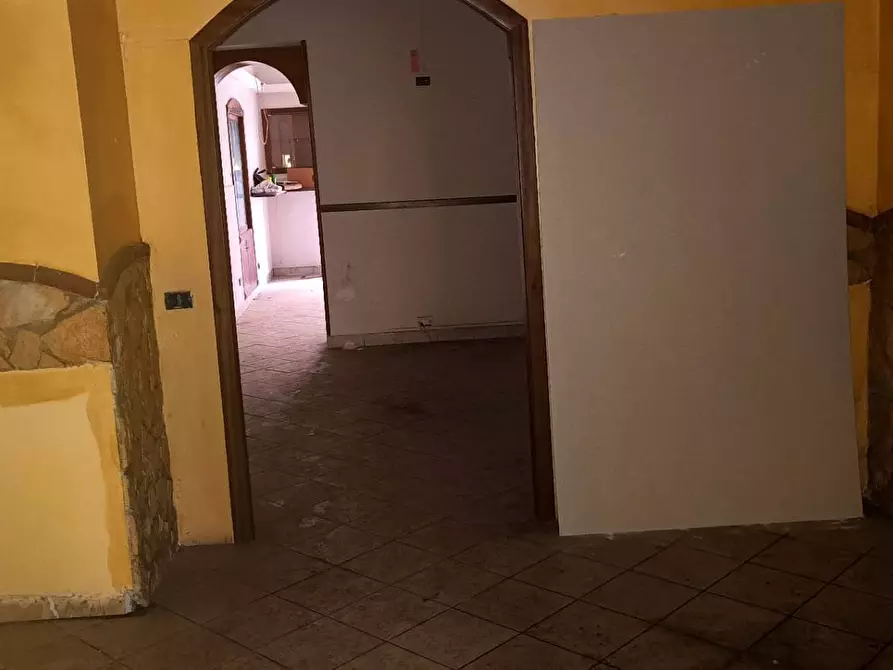 Immagine 10 di Locale commerciale in vendita  in via Castaldo a Nocera Inferiore