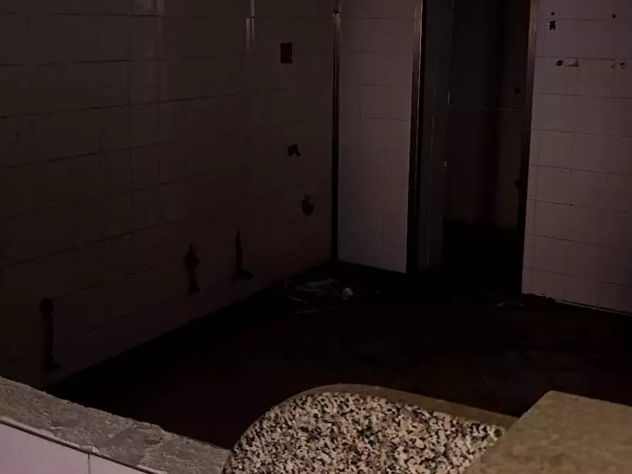 Immagine 12 di Locale commerciale in vendita  in via Castaldo a Nocera Inferiore