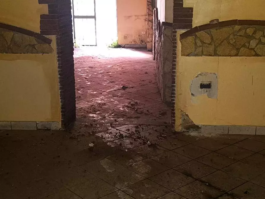 Immagine 13 di Locale commerciale in vendita  in via Castaldo a Nocera Inferiore