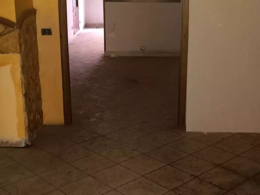 Immagine 15 di Locale commerciale in vendita  in via Castaldo a Nocera Inferiore