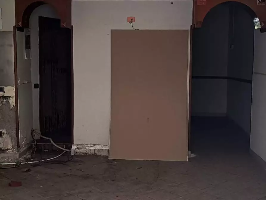 Immagine 16 di Locale commerciale in vendita  in via Castaldo a Nocera Inferiore