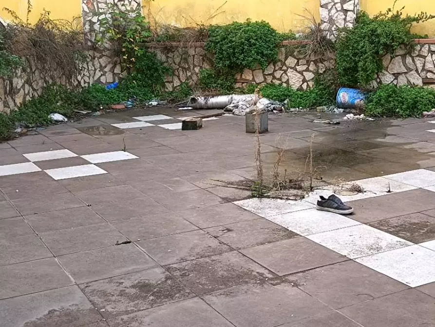 Immagine 19 di Locale commerciale in vendita  in via Castaldo a Nocera Inferiore