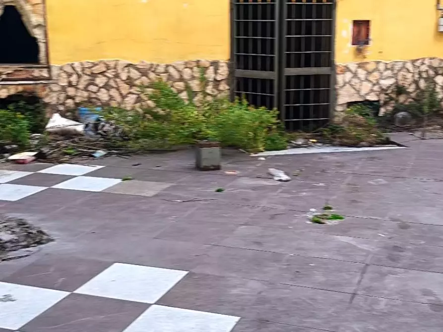 Immagine 20 di Locale commerciale in vendita  in via Castaldo a Nocera Inferiore