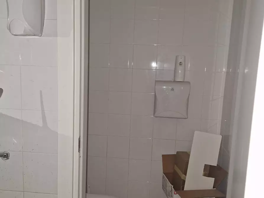 Immagine 6 di Locale commerciale in affitto  in Via G. Orlando a Nocera Inferiore