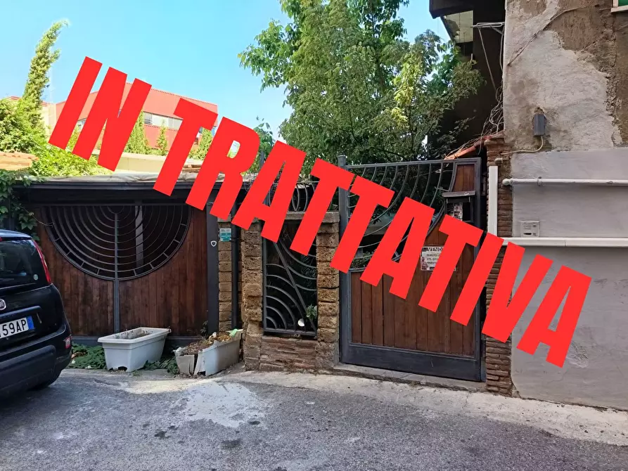 Immagine 1 di Locale commerciale in vendita  in VIA ISAIA GABOLA 39 a Nocera Inferiore