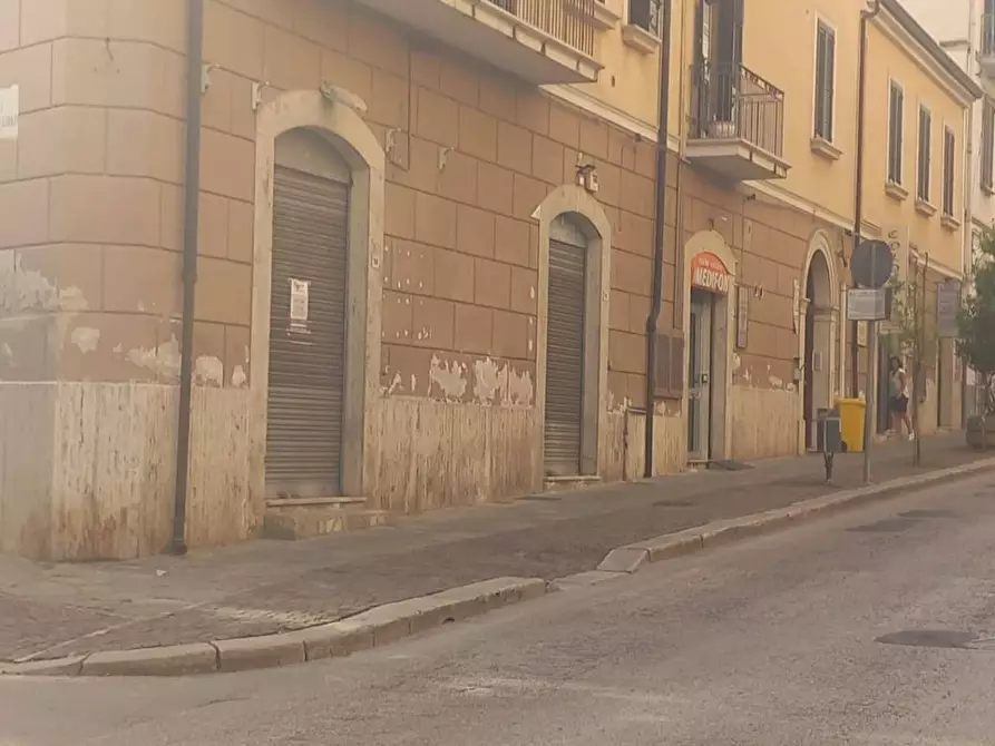 Immagine 1 di Locale commerciale in affitto  in Via G. Matteotti a Eboli