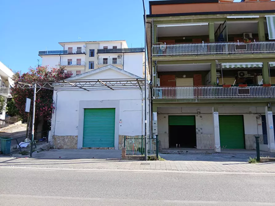 Immagine 1 di Locale commerciale in vendita  in Viale Tavoliello a Eboli