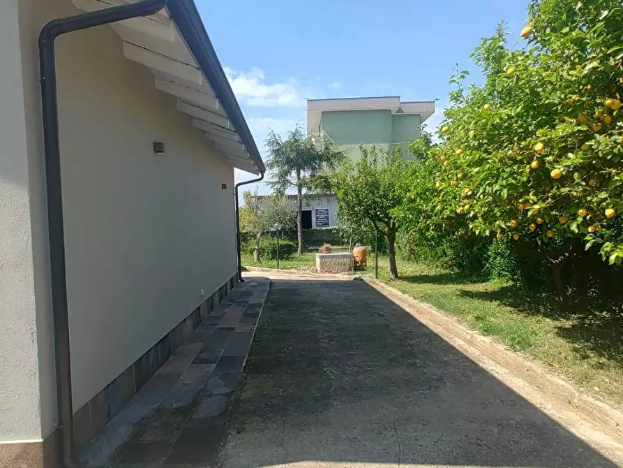 Immagine 6 di Villa in vendita  in Via Guido Scocozza 9 a Eboli