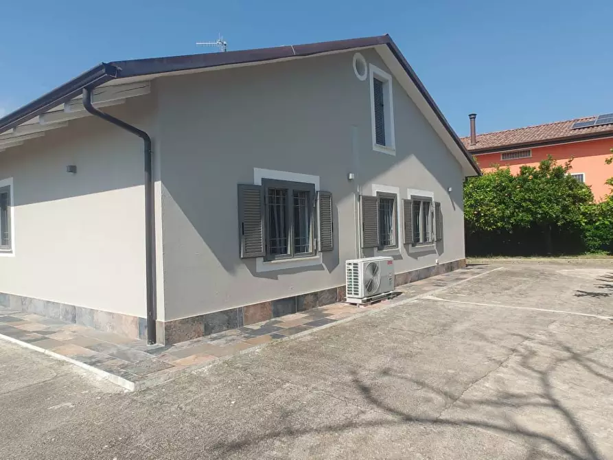 Immagine 4 di Villa in vendita  in Via Guido Scocozza 9 a Eboli