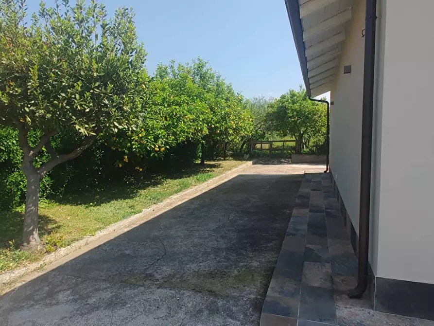 Immagine 5 di Villa in vendita  in Via Guido Scocozza 9 a Eboli