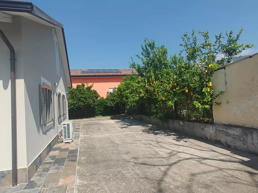 Immagine 9 di Villa in vendita  in Via Guido Scocozza 9 a Eboli